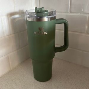 USED Granite + Shrub Stanley 40 oz quencher